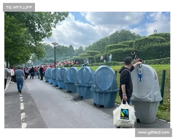 从“退钱哥”看德国露天厕所的另类挑战与使用难题(德国免费公厕赚大钱) 从“退钱哥”看德国露天厕所的另类挑战与使用难题(德国免费公厕赚大钱)